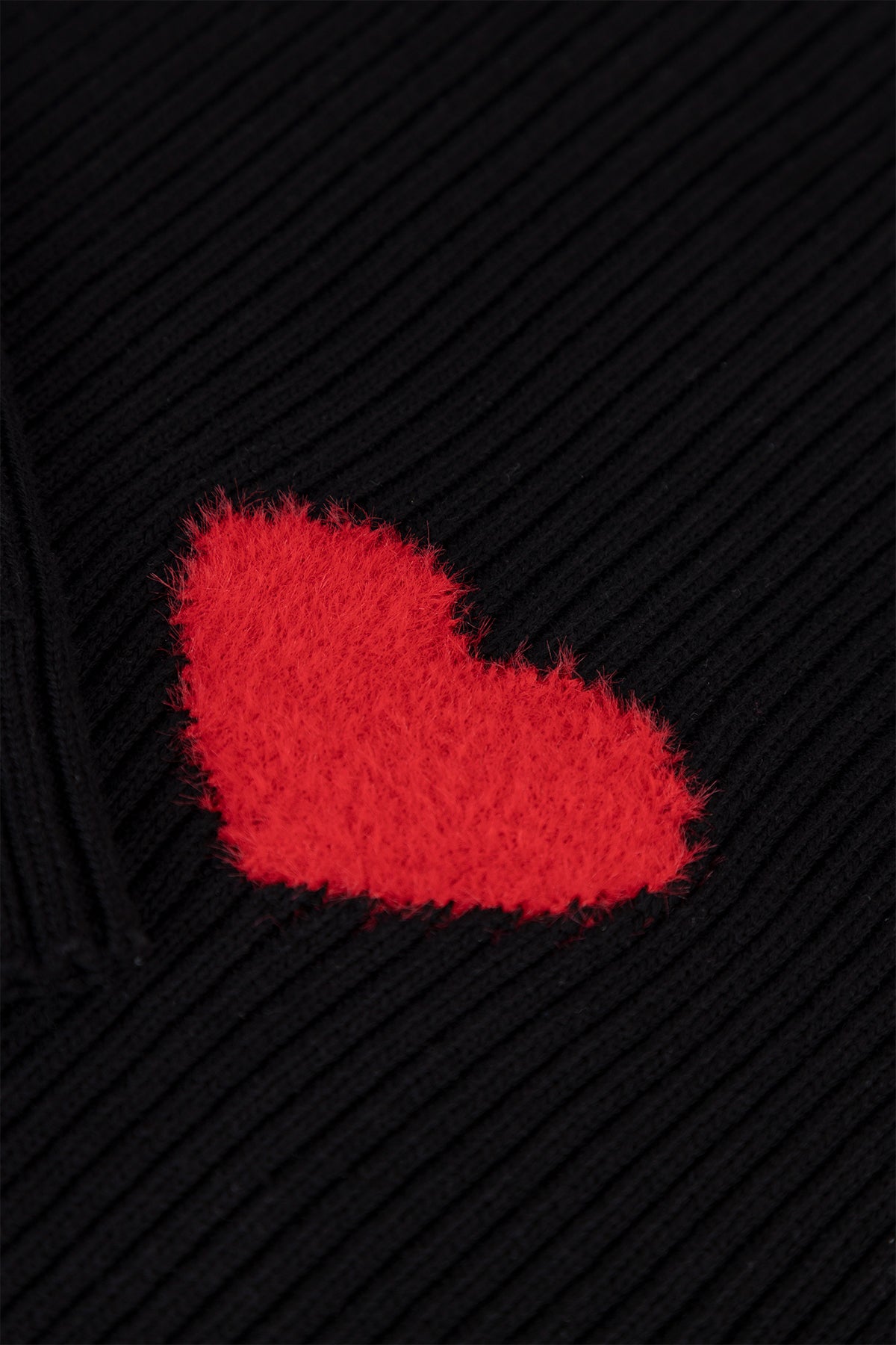 FUZZY HEART SWEATER BLACK