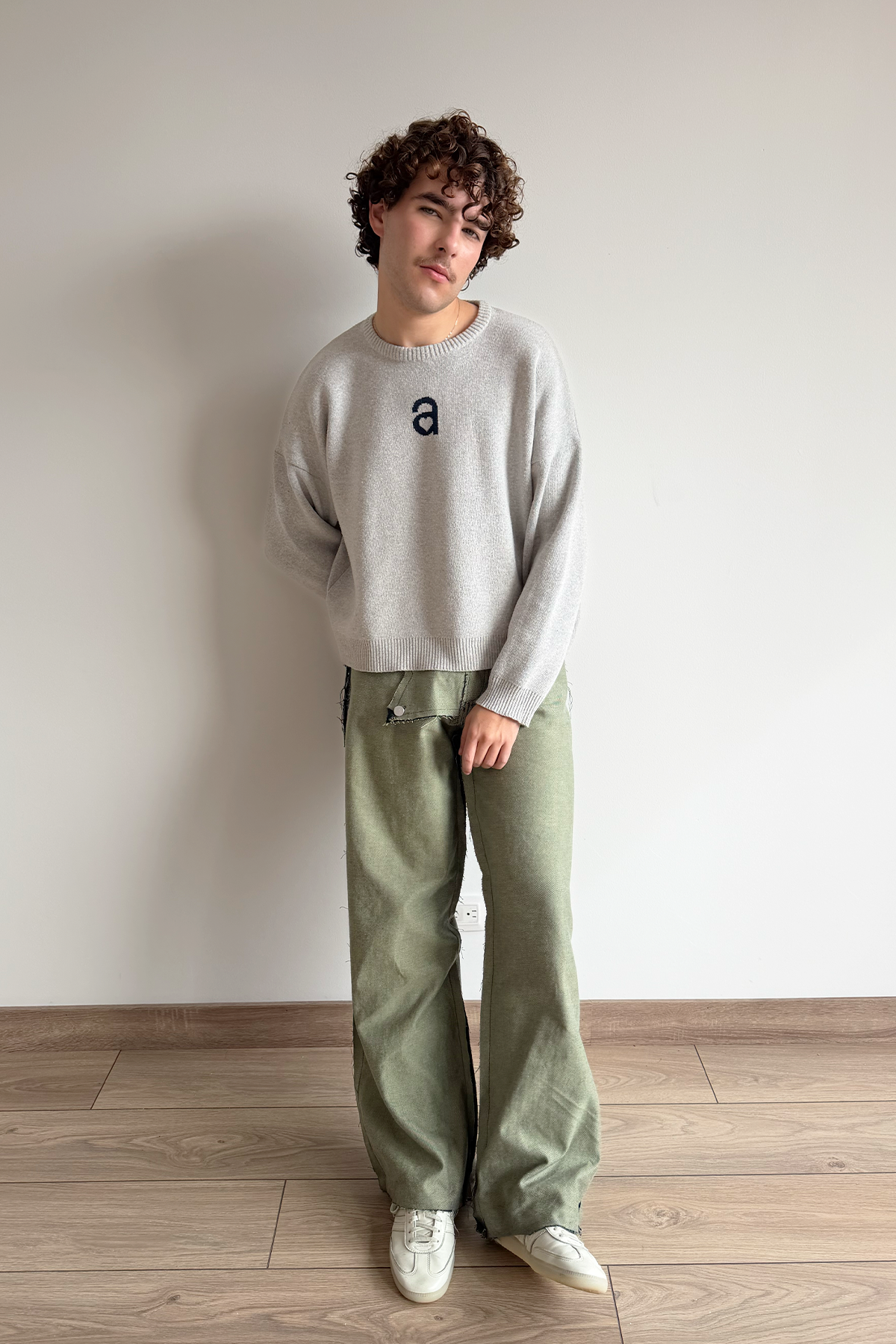 MONOGRAM SWEATER HEATHER GREY