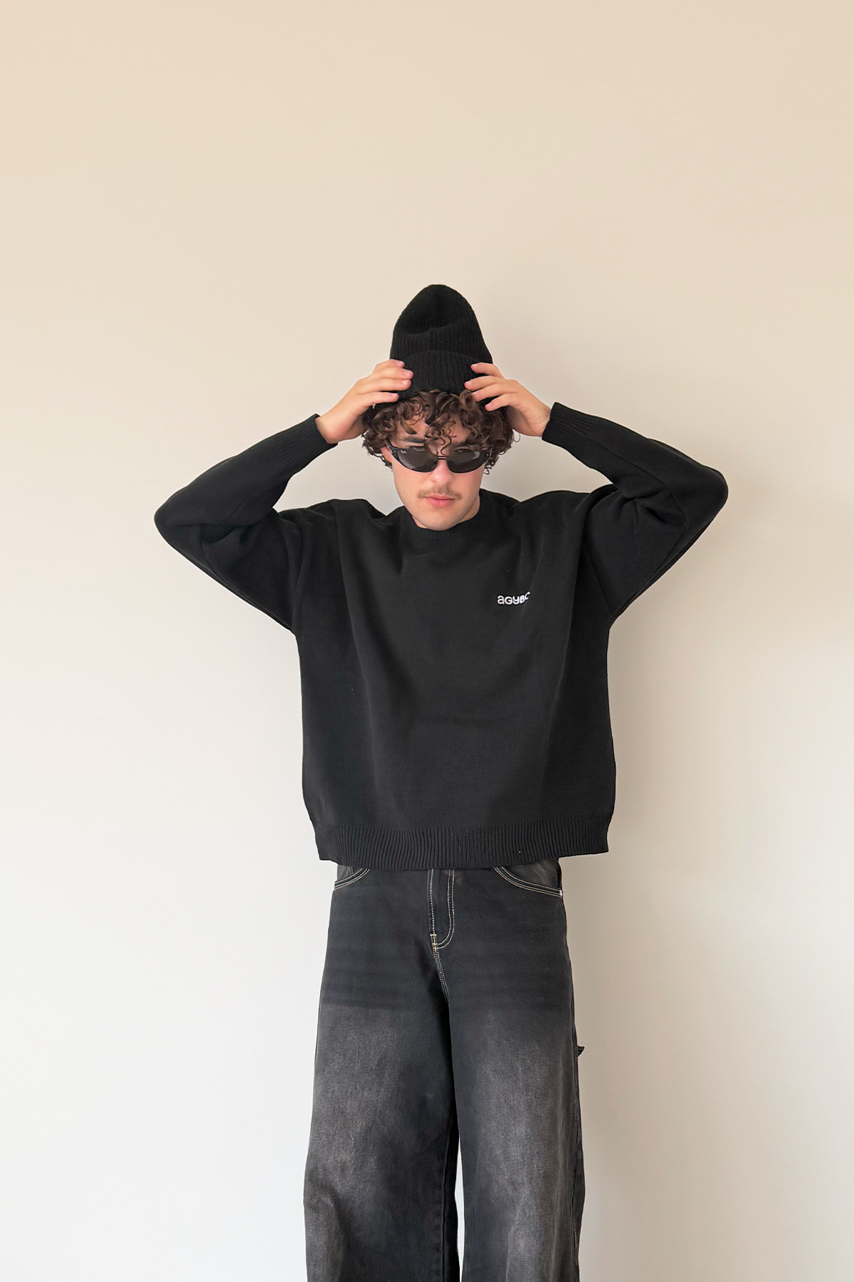 ESSENTIAL SWEATER BLACK