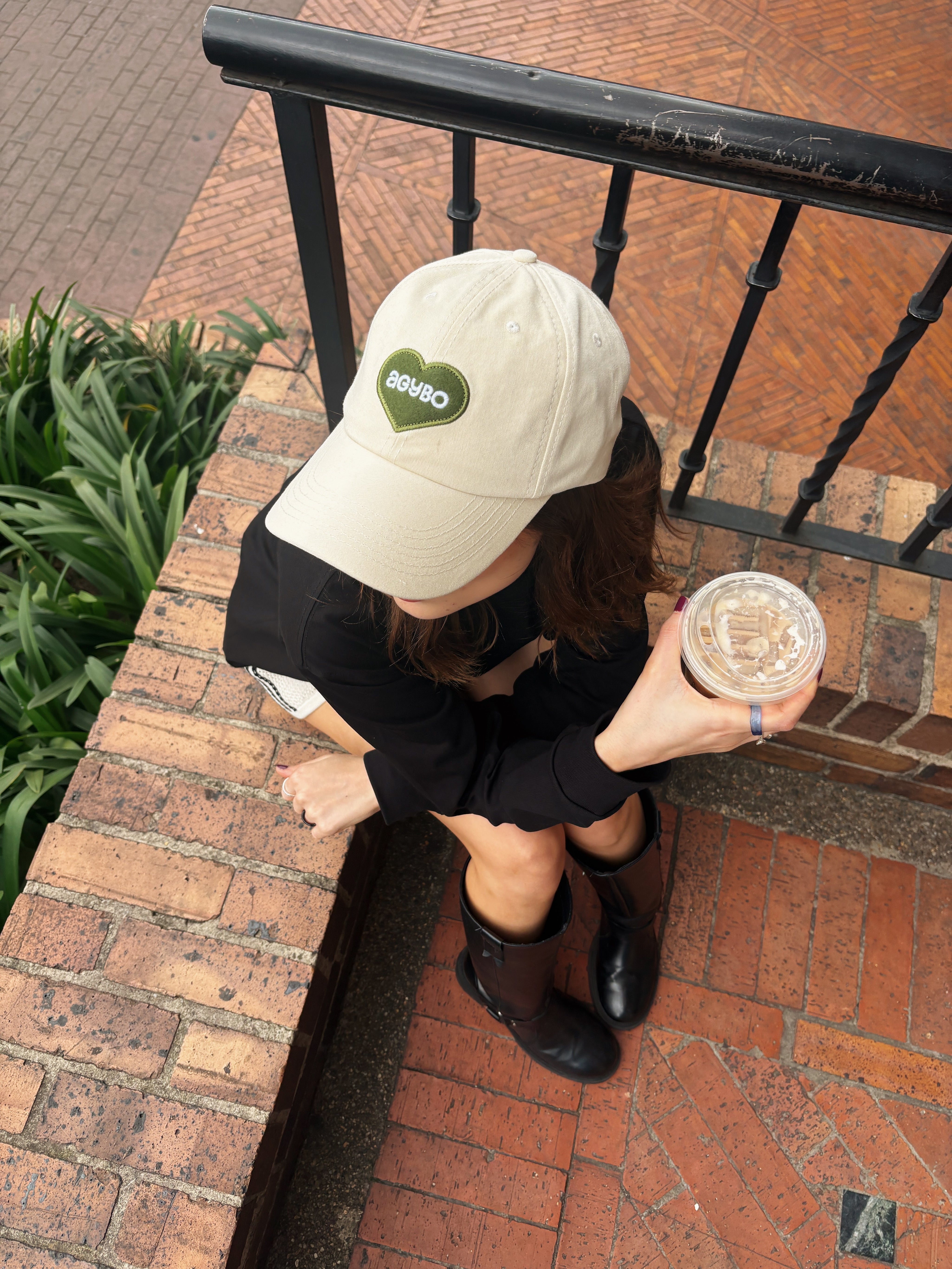 ICONIC HAT BEIGE