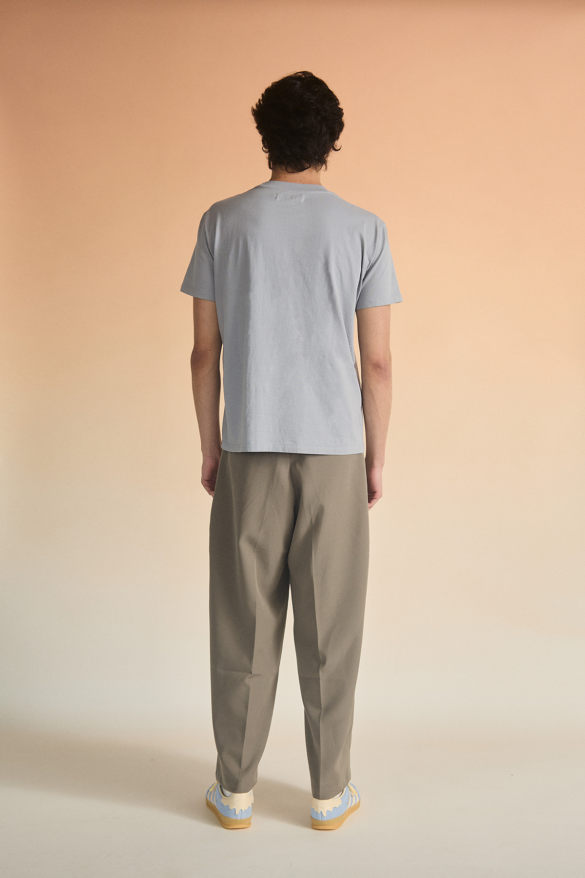 ESSENTIAL T-SHIRT GREY