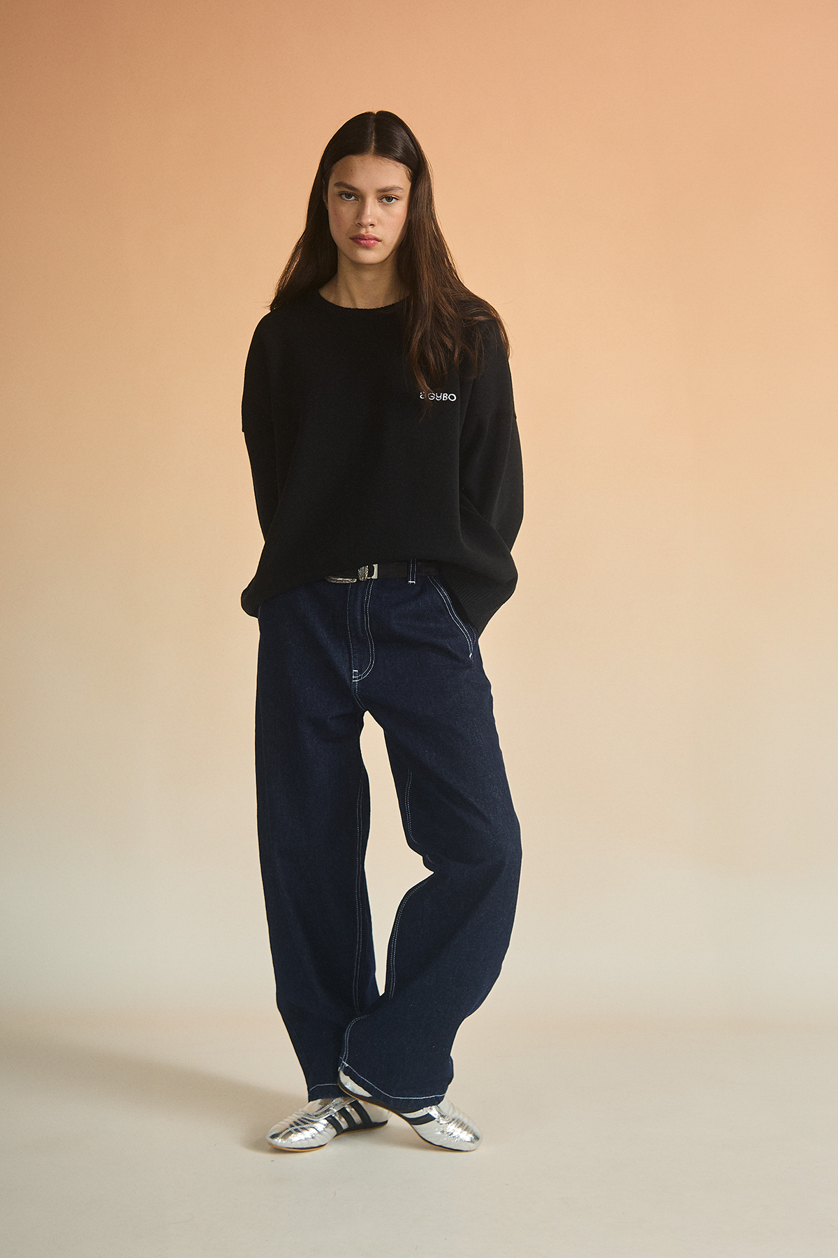 ESSENTIAL SWEATER BLACK