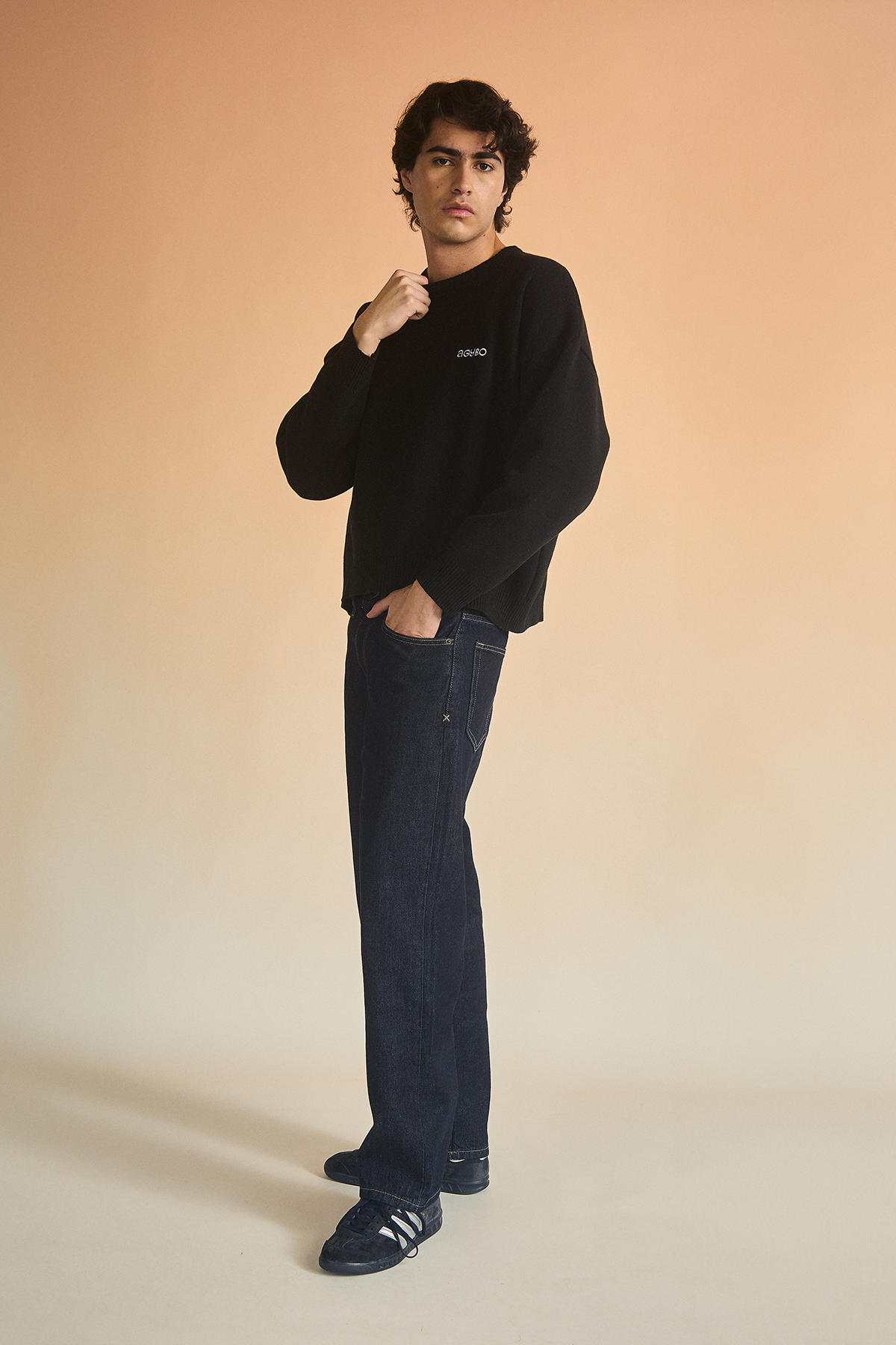 ESSENTIAL SWEATER BLACK