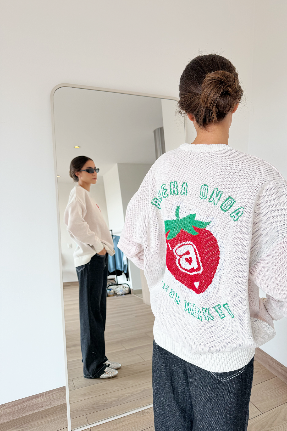 STRAWBERRY KNIT SWEATER