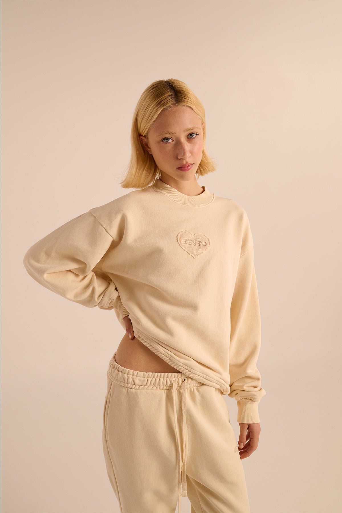 CORE CREWNECK BEIGE
