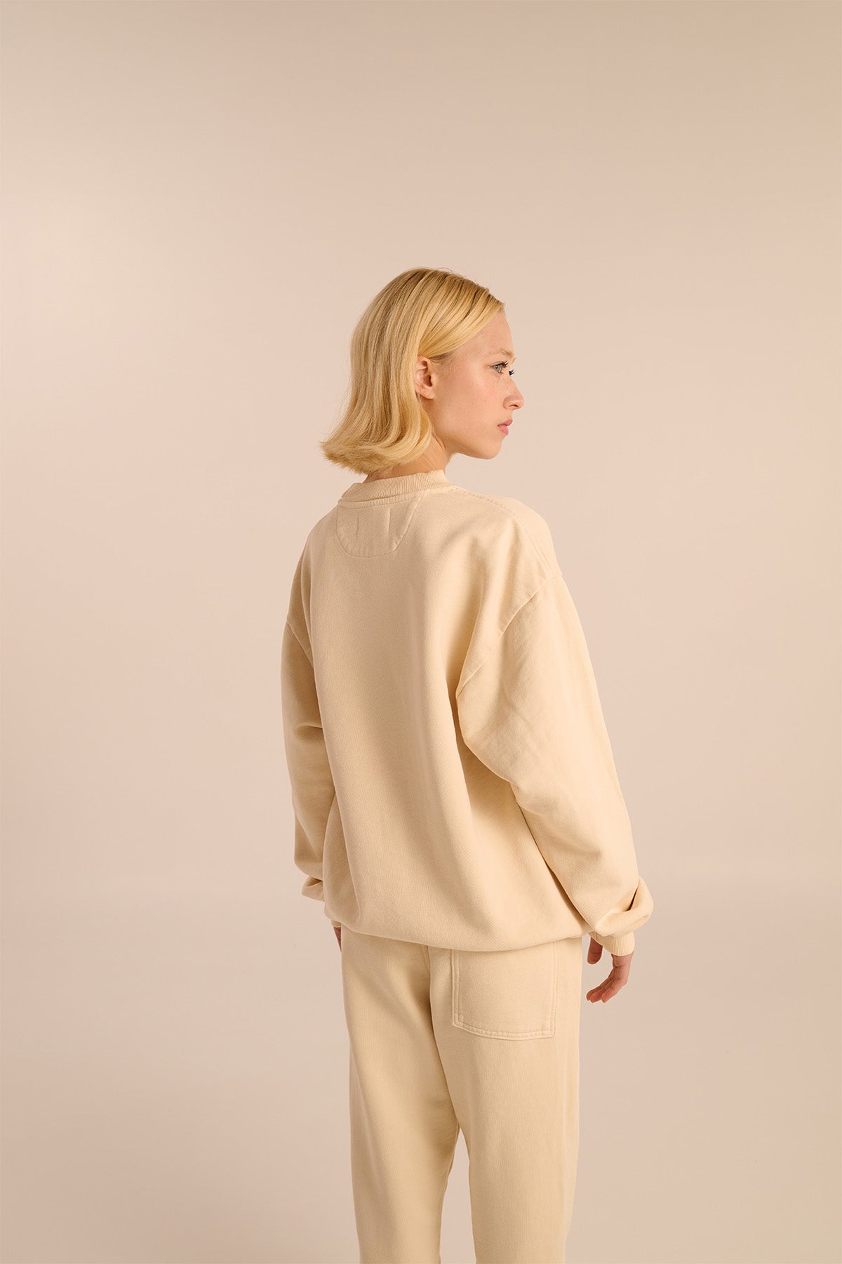 CORE CREWNECK BEIGE
