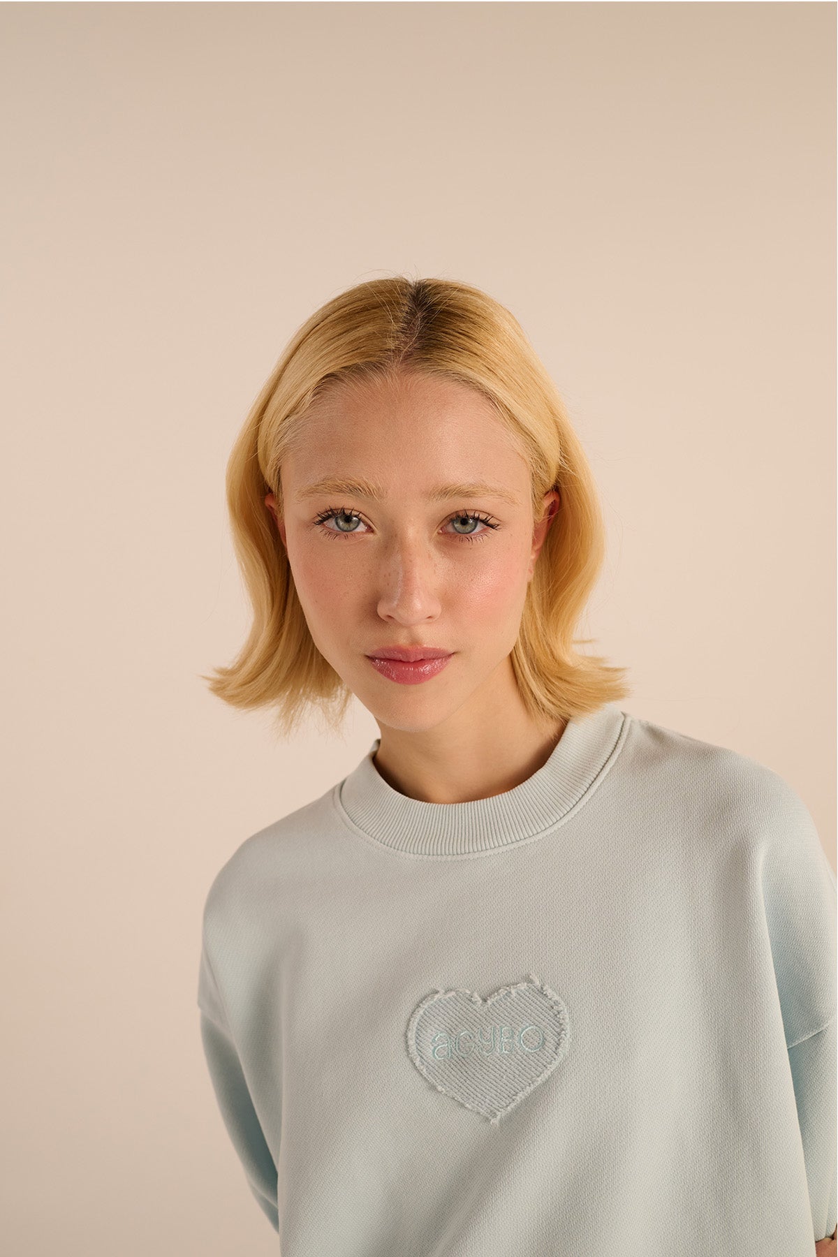 CORE CREWNECK BABY BLUE