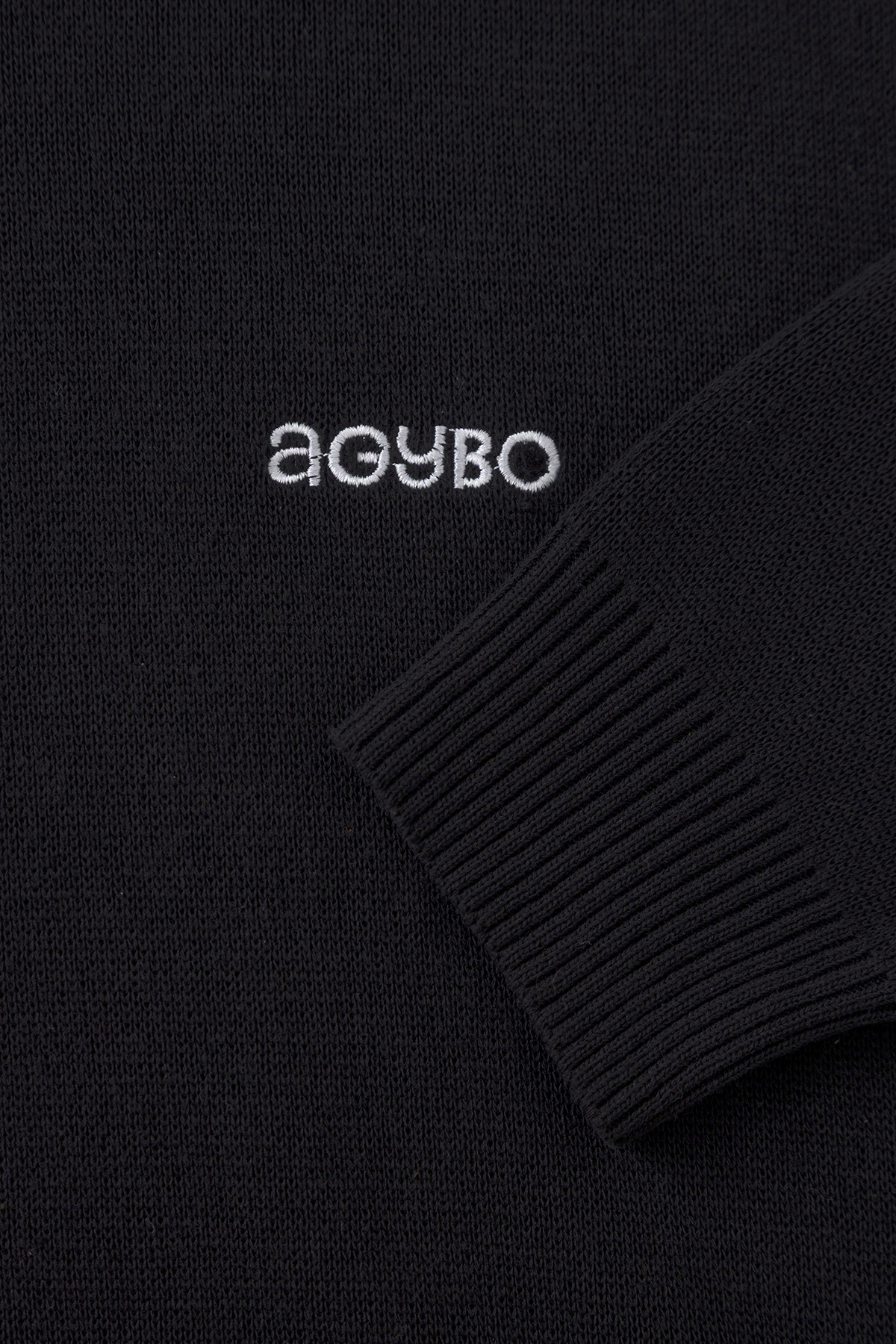 ESSENTIAL SWEATER BLACK